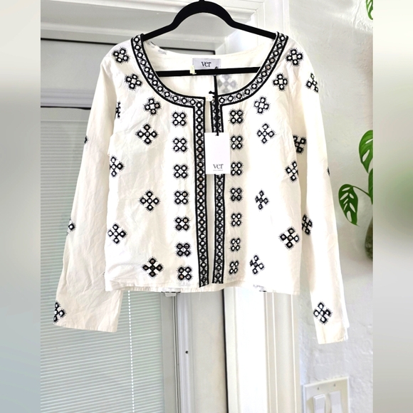 NWT VER White and Black Embroidered Mirrored Women's Top - Picture 1 of 7